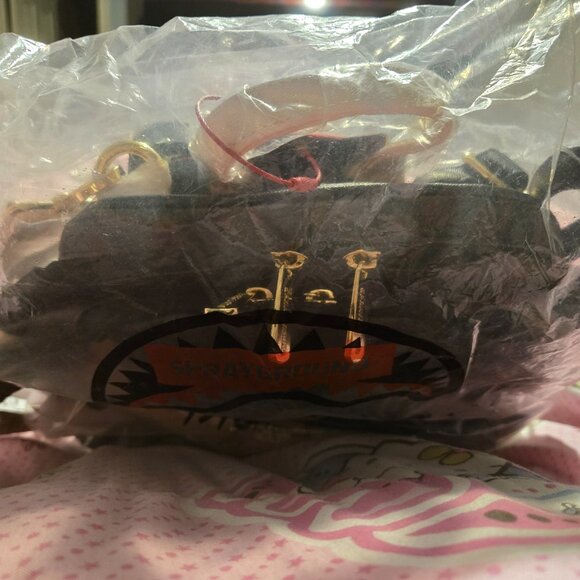 NEW* SPRAYGROUND - Picture 2 of 4